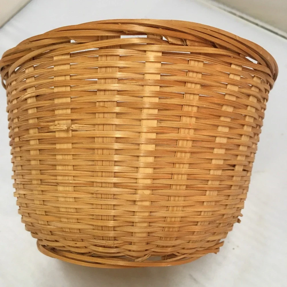 Woven Wicker Basket Unisex Small Tan Natural Round Storage Cottagecore